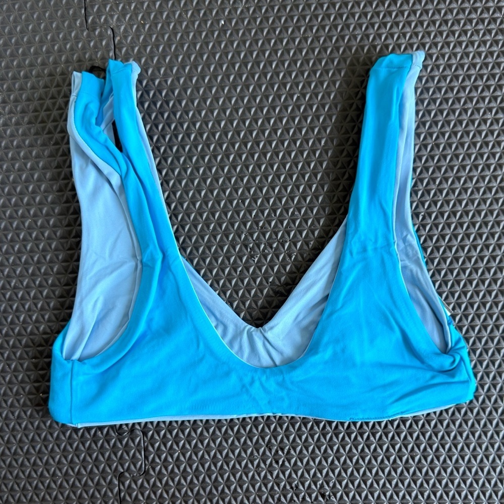 L*SPACE One Wave Reversible Bikini Top - Picture 4 of 8